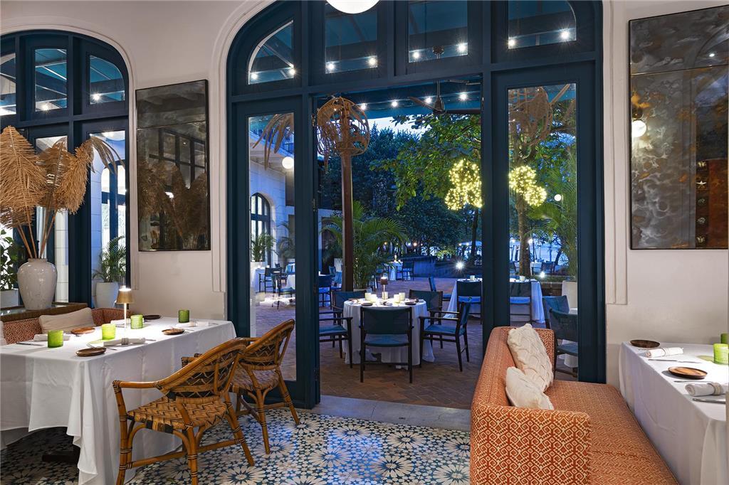 Santarena Hotel At Las Catalinas Restaurant photo